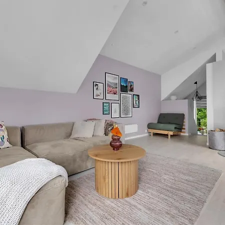 With A View And Parking شقة *